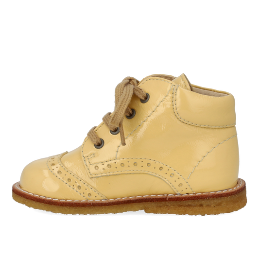 Angulus classic lace shoe with brouges details mellow yellow geel